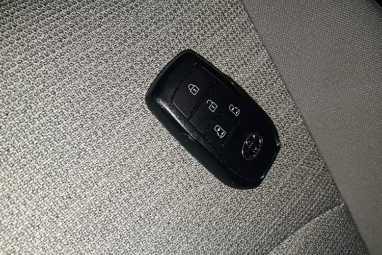 Used Toyota SIENNA 2026 Model 2.5L Dual-Engine Two-Wheel-Drive Comfort Edition Vehicle Key
