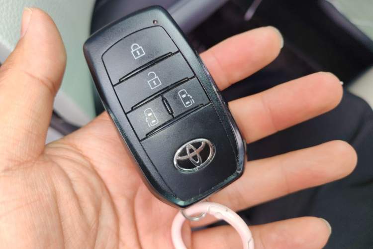Used Toyota SIENNA 2026 Model 2.5L Dual-Engine Two-Wheel-Drive Comfort Edition Vehicle Key