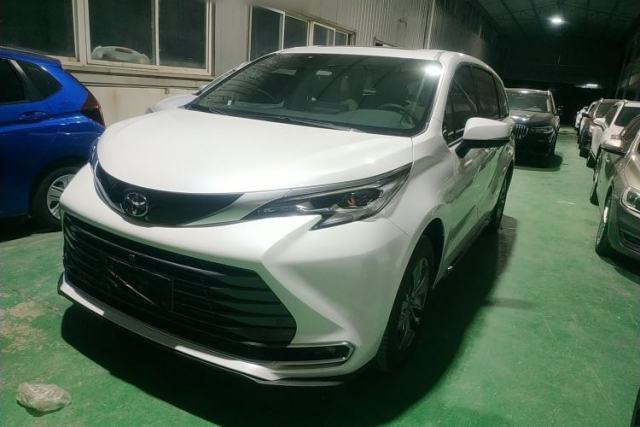 Used Toyota SIENNA 2026 Model 2.5L Dual-Engine Four-Wheel-Drive Prestige Edition