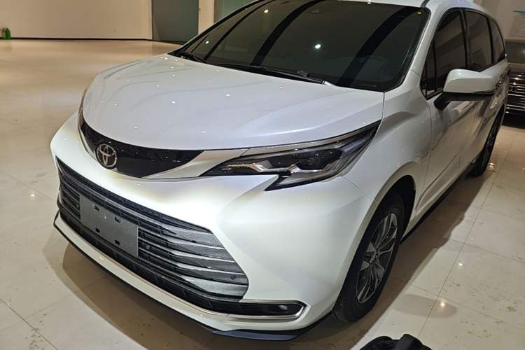 Toyota SIENNA 2026 Model 2.5L Dual-Engine Four-Wheel-Drive Luxury Edition