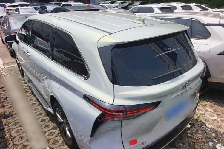 Used Toyota SIENNA 2026 Model 2.5L Dual-Engine Four-Wheel-Drive Premium Edition Exterior 3