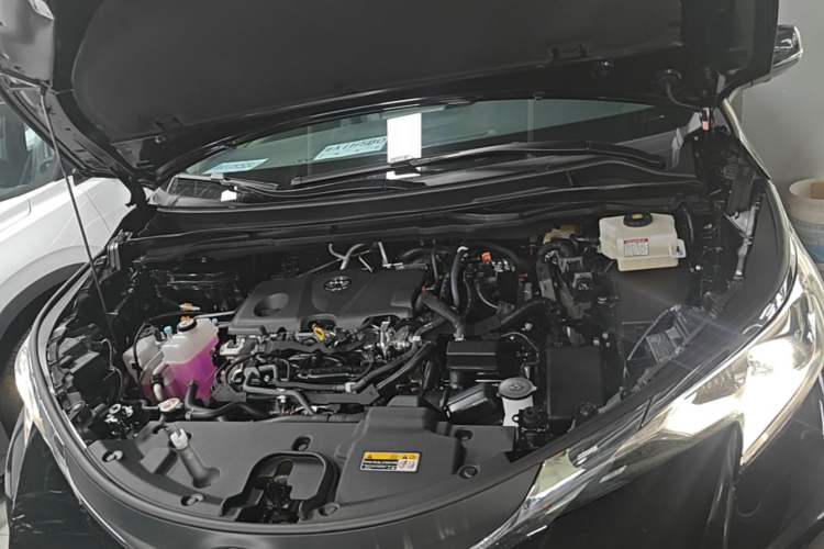Used Toyota SIENNA  Engine Bay