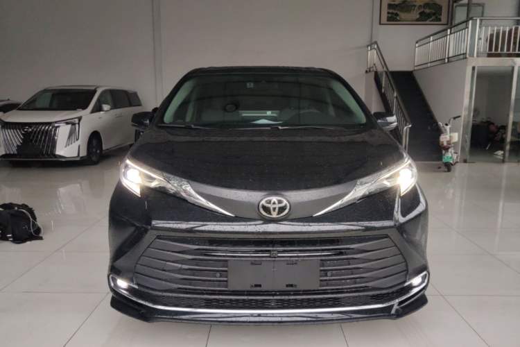 Used Toyota SIENNA 2027 Model 2.5L Dual-Engine Two-Wheel-Drive Comfort Edition Front