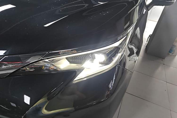 Used Toyota SIENNA  Left Front Headlight