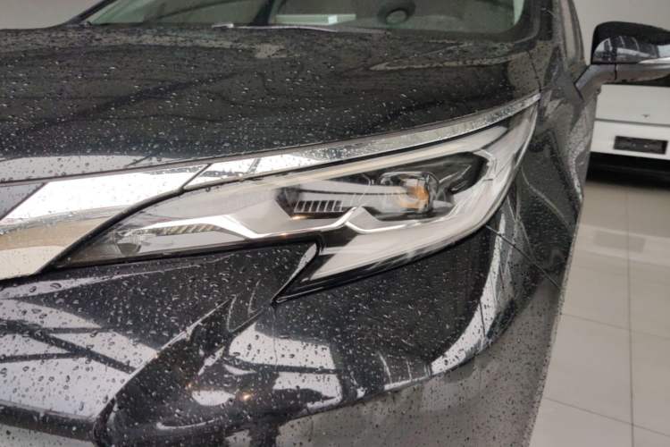 Used Toyota SIENNA 2027 Model 2.5L Dual-Engine Two-Wheel-Drive Comfort Edition Left Front Headlight