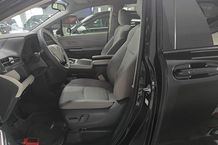 Used Toyota SIENNA  Left Front Seat
