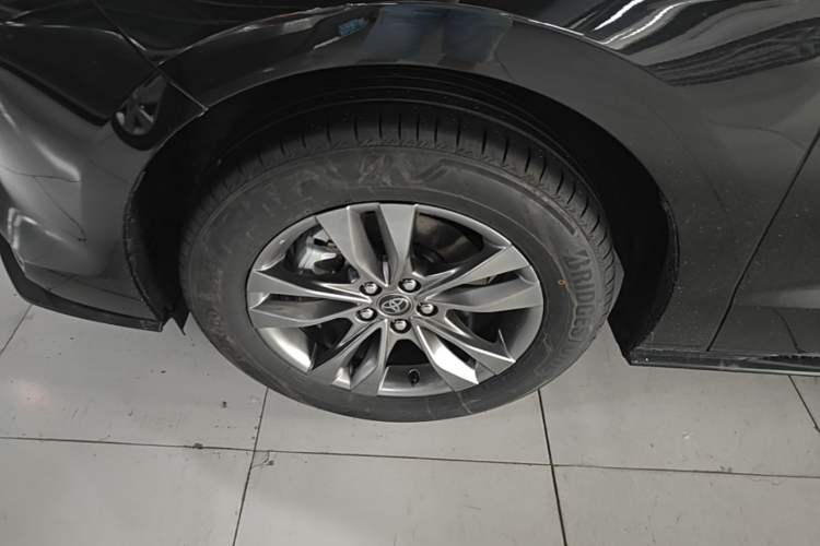 Used Toyota SIENNA  Left Front Wheel Hub