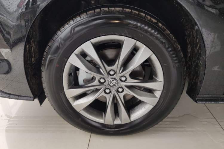 Used Toyota SIENNA 2027 Model 2.5L Dual-Engine Two-Wheel-Drive Comfort Edition Left Front Wheel Hub
