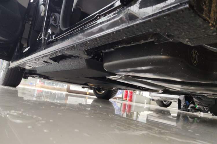 Used Toyota SIENNA 2027 Model 2.5L Dual-Engine Two-Wheel-Drive Comfort Edition Left Side Sill