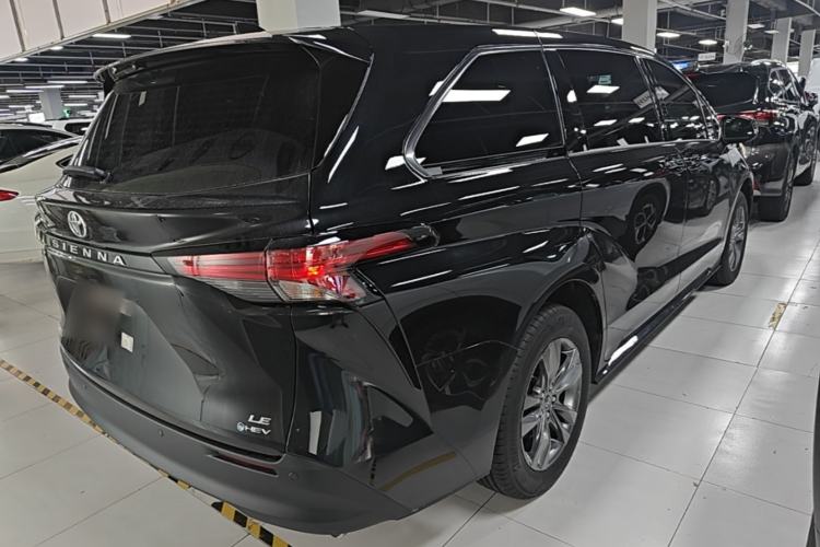 Used Toyota SIENNA  Rear Right 45 Deg