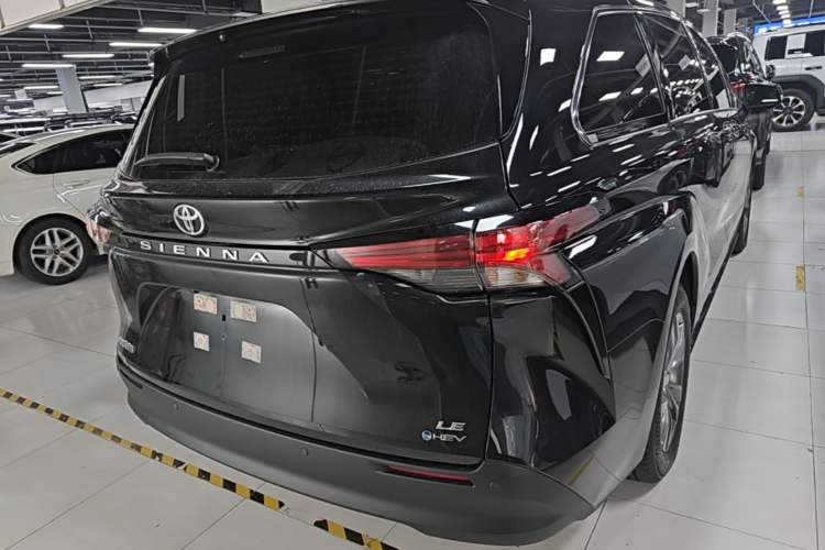 Used Toyota SIENNA  Rear
