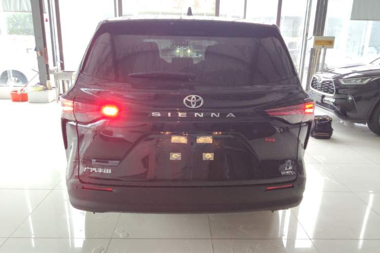 Used Toyota SIENNA 2027 Model 2.5L Dual-Engine Two-Wheel-Drive Comfort Edition Rear