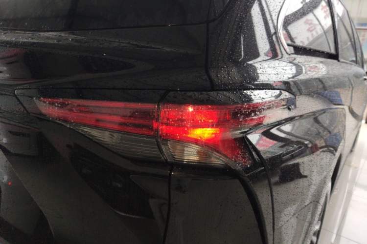 Used Toyota SIENNA 2027 Model 2.5L Dual-Engine Two-Wheel-Drive Comfort Edition Right Rear Taillight