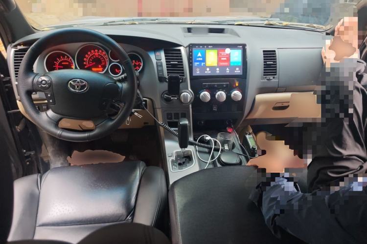 Used Toyota Tundra 2011 5.7 Standard Edition Center Console