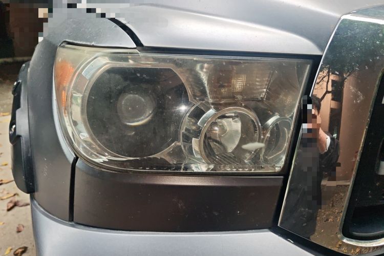Used Toyota Tundra 2011 5.7 Standard Edition Right Front Headlight