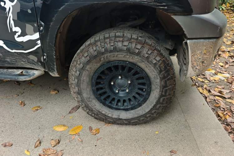 Used Toyota Tundra 2011 5.7 Standard Edition Right Front Wheel Hub