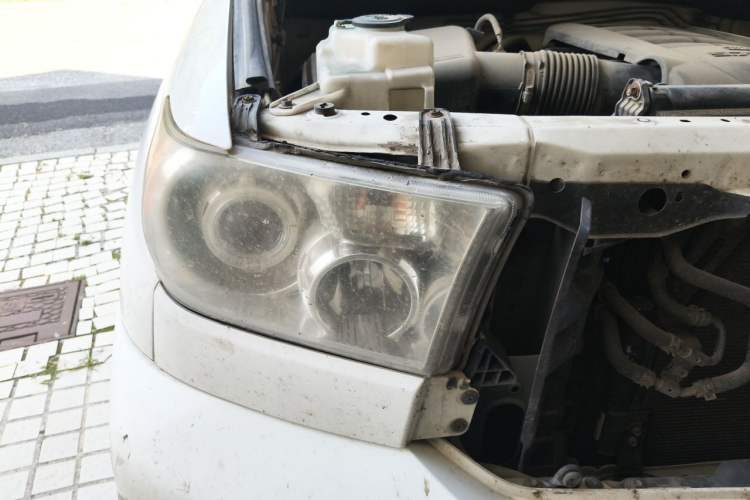 Used Toyota Tundra  Right Front Headlight