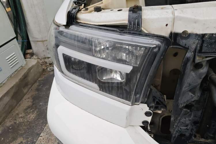 Used Toyota Tundra  Right Front Headlight