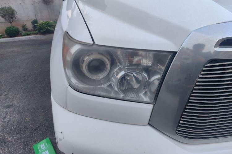 Used Toyota Tundra  Right Front Headlight