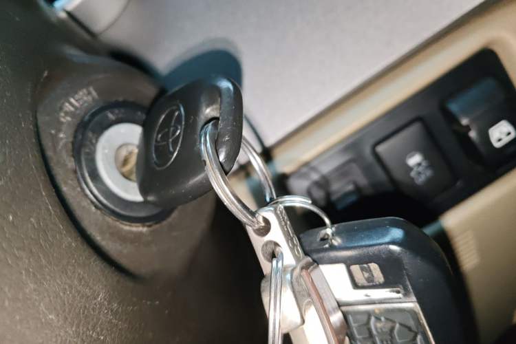 Used Toyota Tundra  Vehicle Key