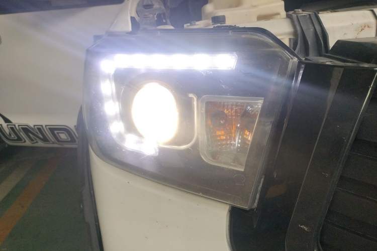 Used Toyota Tundra  Right Front Headlight