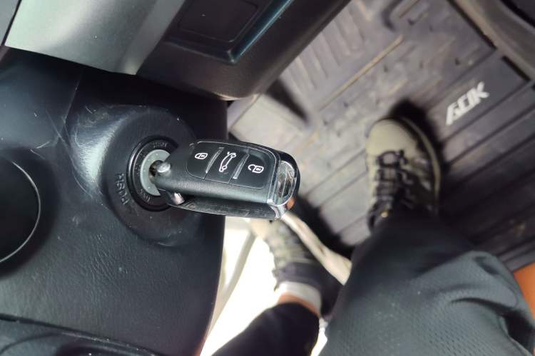 Used Toyota Tundra  Vehicle Key
