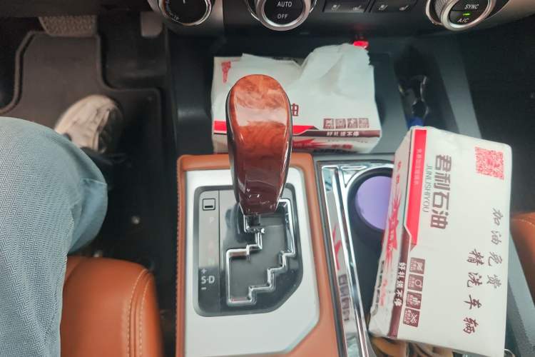 Used Toyota Tundra 2014 5.7L 1794 Edition Gear Lever