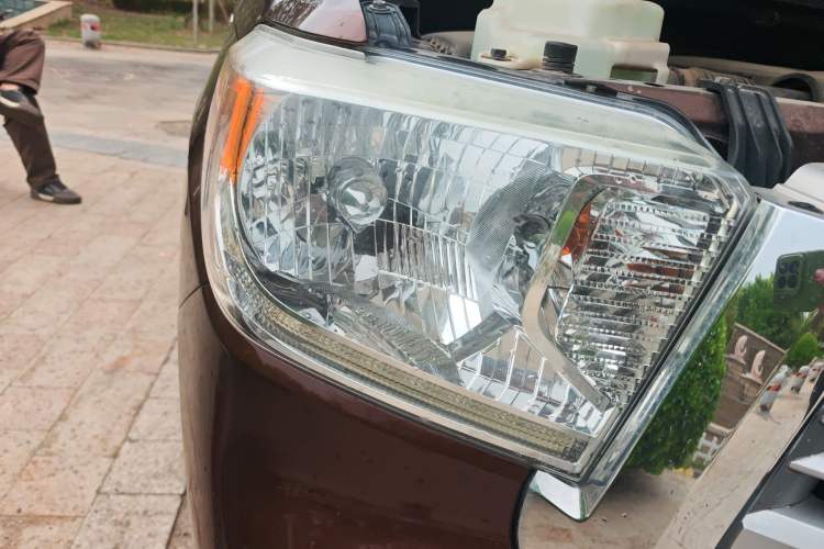 Used Toyota Tundra 2014 5.7L 1794 Edition Right Front Headlight