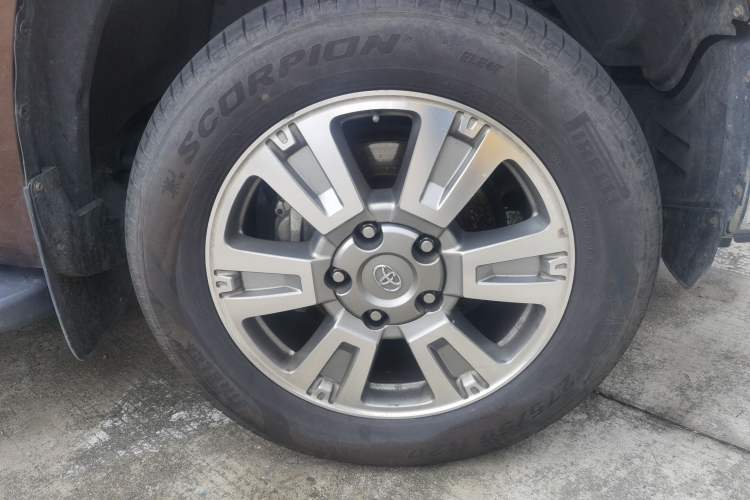 Used Toyota Tundra 2014 5.7L 1794 Edition Right Front Wheel Hub