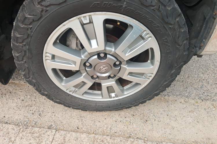 Used Toyota Tundra 2014 5.7L 1794 Edition Right Front Wheel Hub