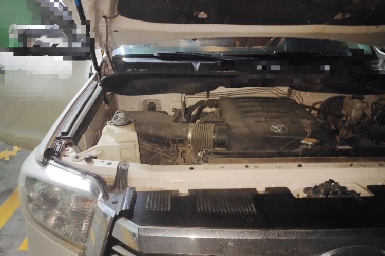 Used Toyota Tundra 2014 5.7L 1794 Edition Engine Bay Right