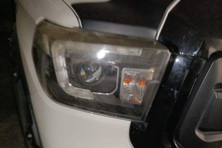 Used Toyota Tundra  Right Front Headlight