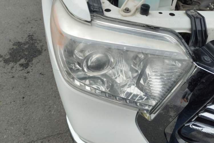Used Toyota Tundra 2014 5.7L TRD Pro Right Front Headlight