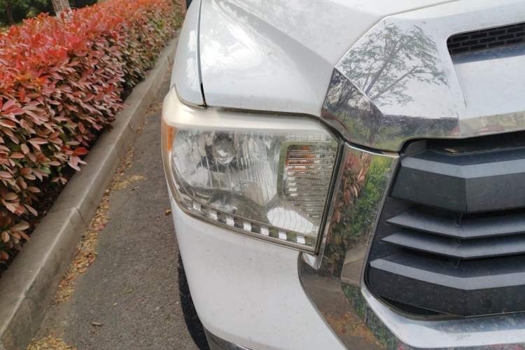 Used Toyota Tundra  Right Front Headlight