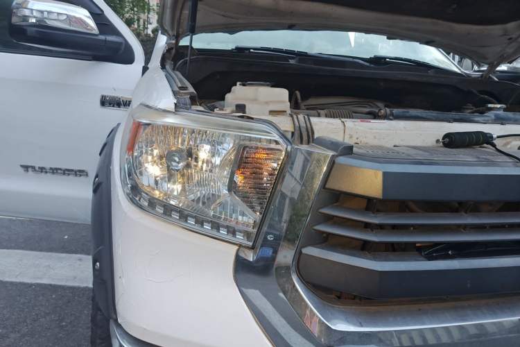 Used Toyota Tundra 2014 5.7L TRD Pro Right Front Headlight