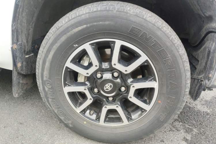 Used Toyota Tundra 2014 5.7L TRD Pro Right Front Wheel Hub