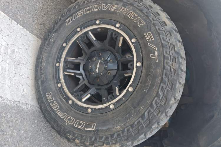 Used Toyota Tundra 2014 5.7L TRD Pro Right Front Wheel Hub