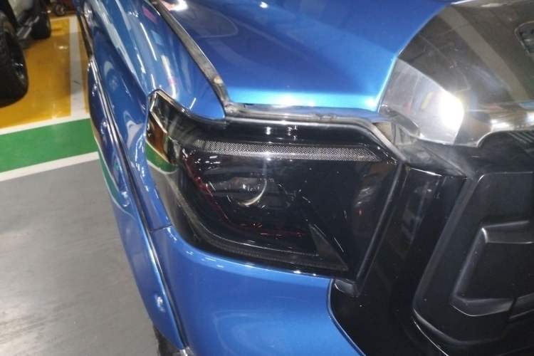 Used Toyota Tundra  Right Front Headlight