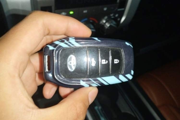 Used Toyota Tundra  Vehicle Key