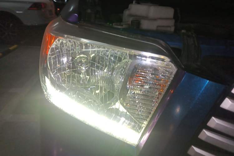 Used Toyota Tundra  Right Front Headlight