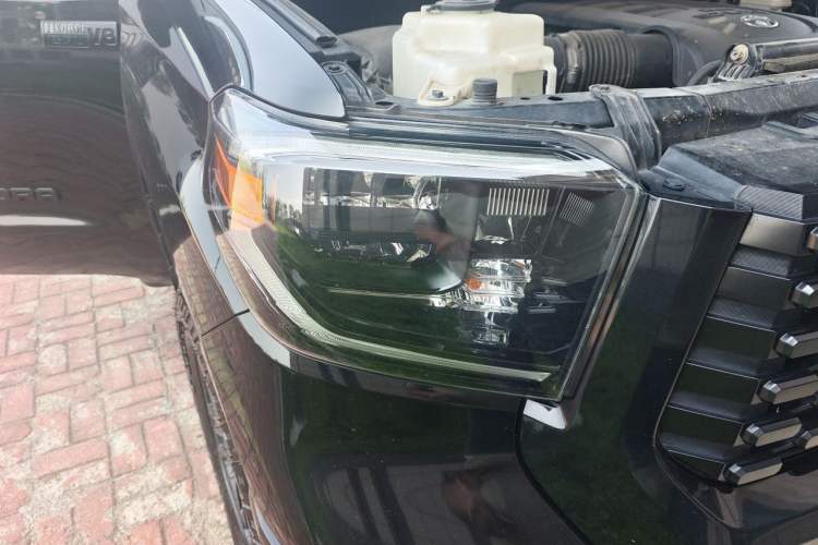 Used Toyota Tundra  Right Front Headlight