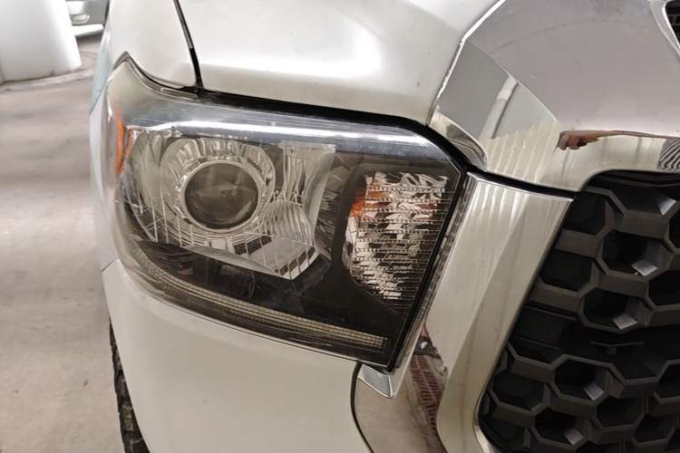 Used Toyota Tundra  Right Front Headlight