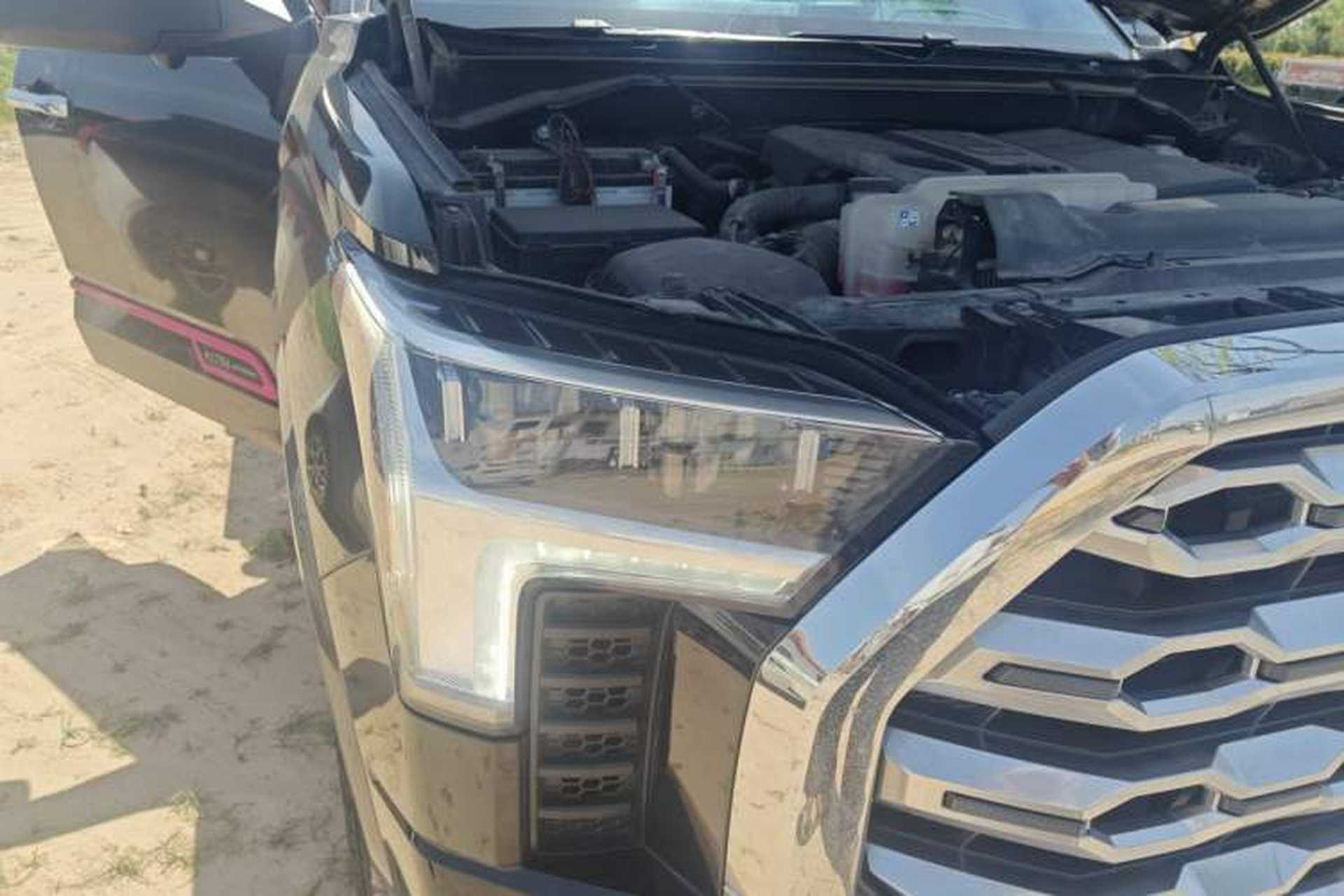 Used Toyota Tundra  Right Front Headlight
