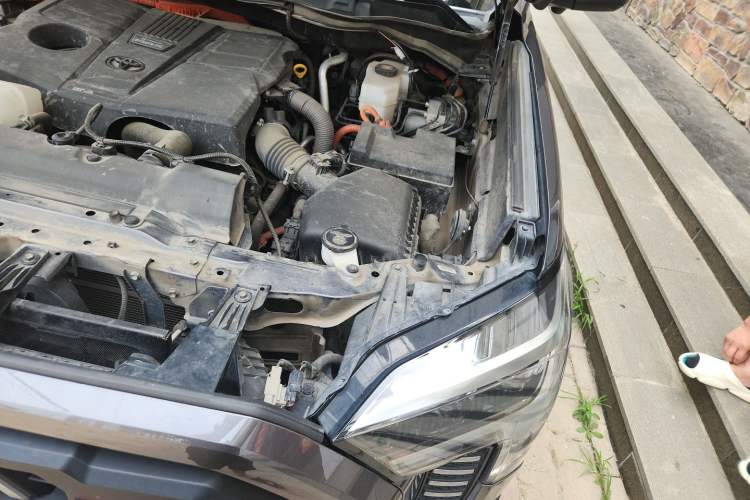 Used Toyota Tundra  Engine Bay Left