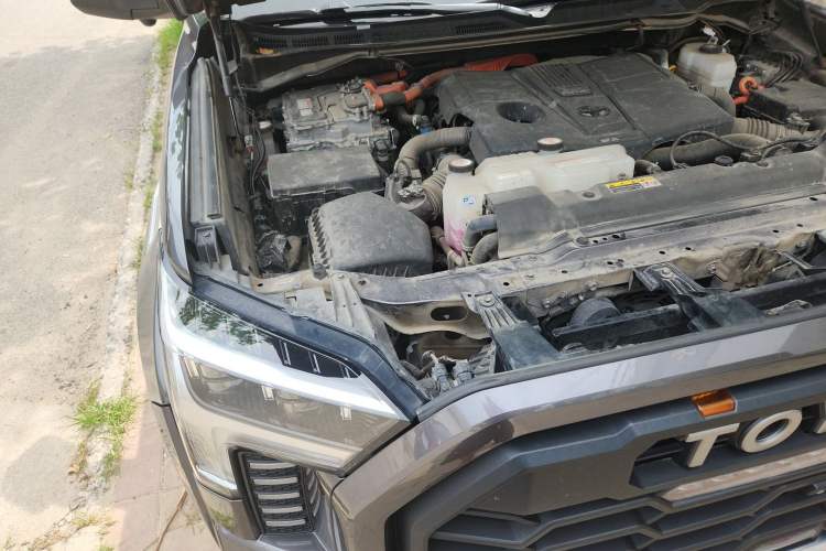 Used Toyota Tundra  Engine Bay Right