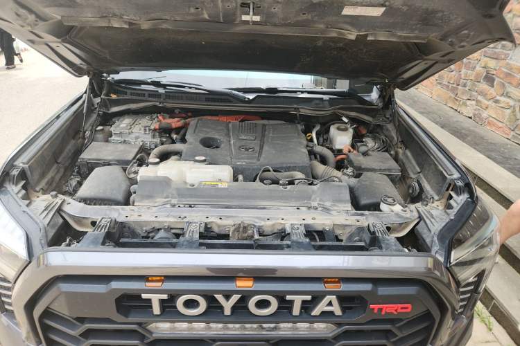 Used Toyota Tundra  Engine Bay