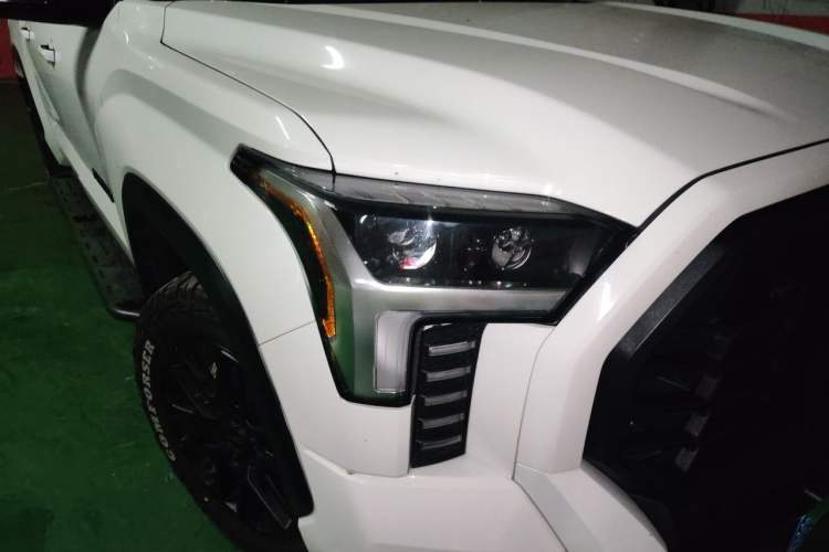 Used Toyota Tundra  Right Front Headlight