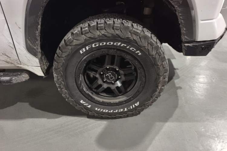 Used Toyota Tundra  Right Front Wheel Hub