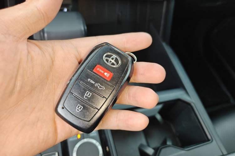 Used Toyota Tundra  Vehicle Key