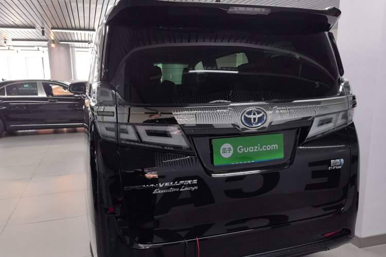 Used Toyota Vellfire 2021 Crown Dual-Engine 2.5L HV Prestige Edition Exterior 4